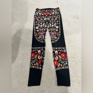 Yoga Democracy Black and Floral Print Leggings, Women’s Size Medium, Envrnmntl